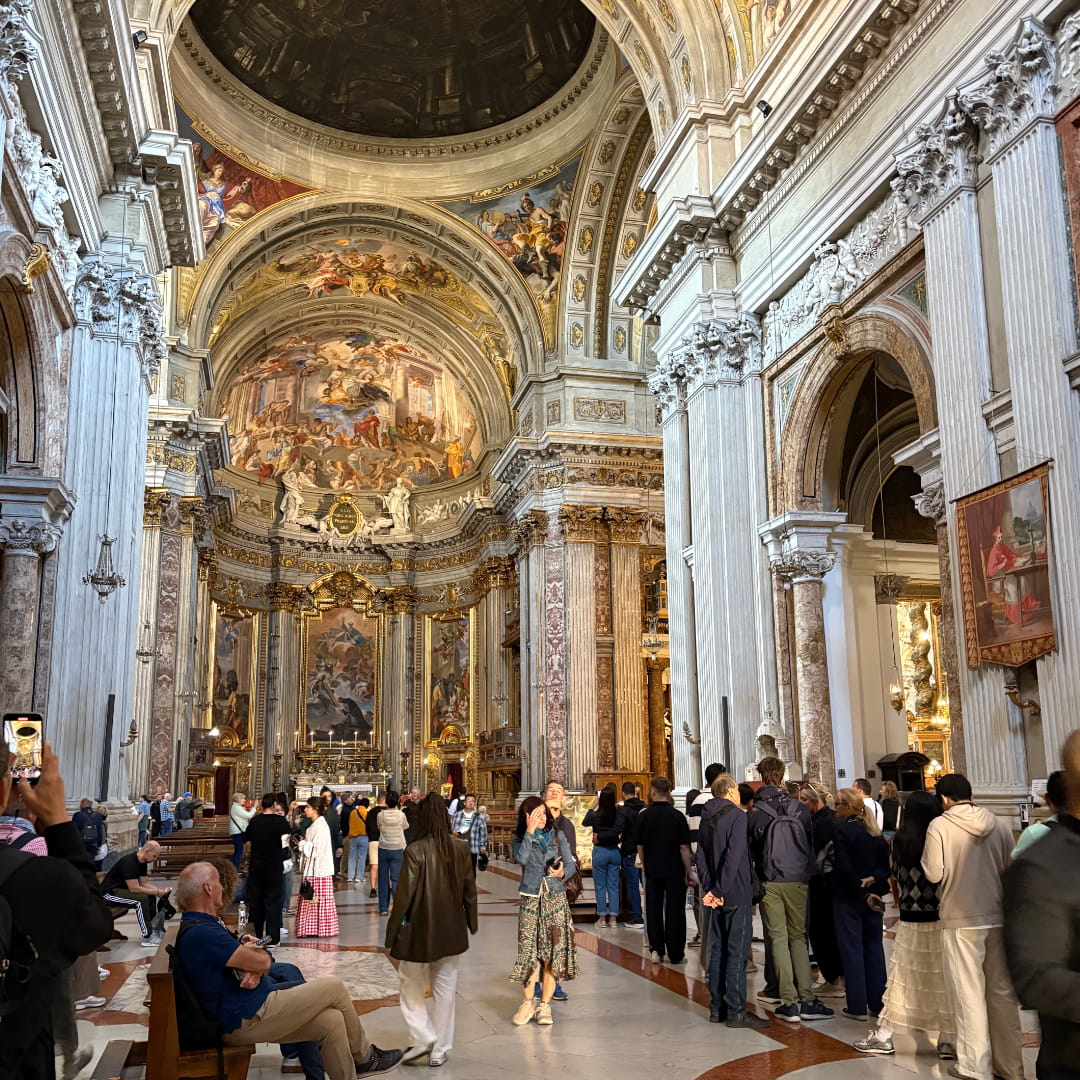 spiegel-in-kerk-rome-wachtrij Spiegel in kerk Rome